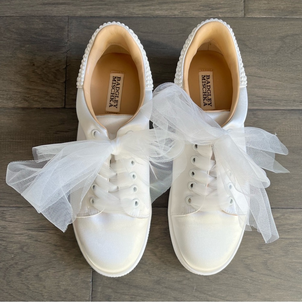 Badgley Mischka Bridal Pearl Bow Sneakers White Satin Wedding Shoes Size 8